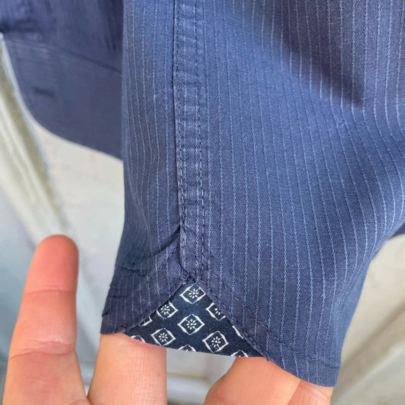 Ted Baker “ulukhot” Navy  textured verticals stripe buttondown, Ted 3 (me… - Picture 8 of 11